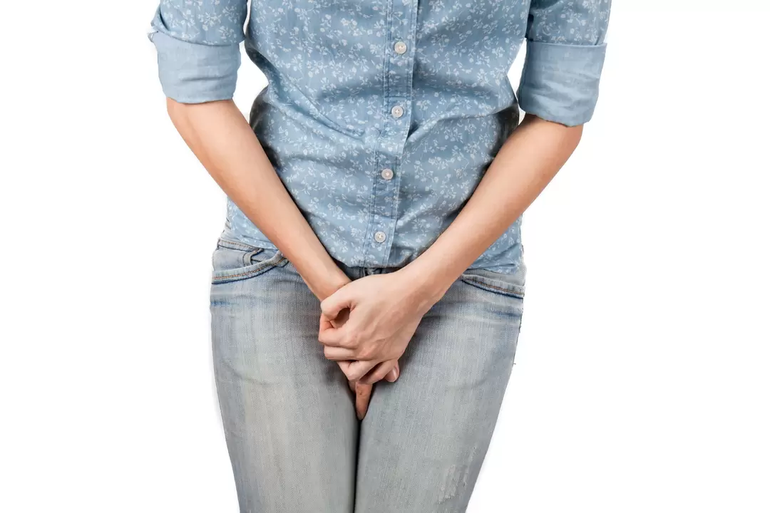 Urinary incontinence and female capsule treatment